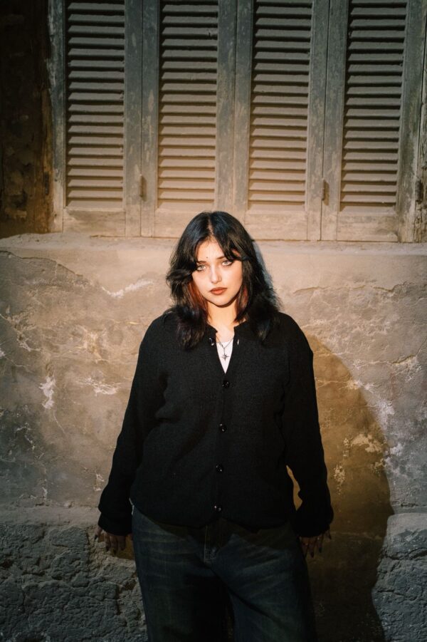 WhatsApp Image 2025-11-22 at 12.47.03 AM (1) كارديجان قطيفة (اسود)