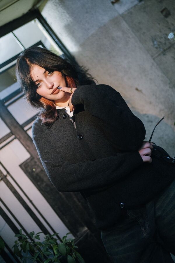 WhatsApp Image 2025-11-22 at 12.47.03 AM (3) كارديجان قطيفة (اسود)